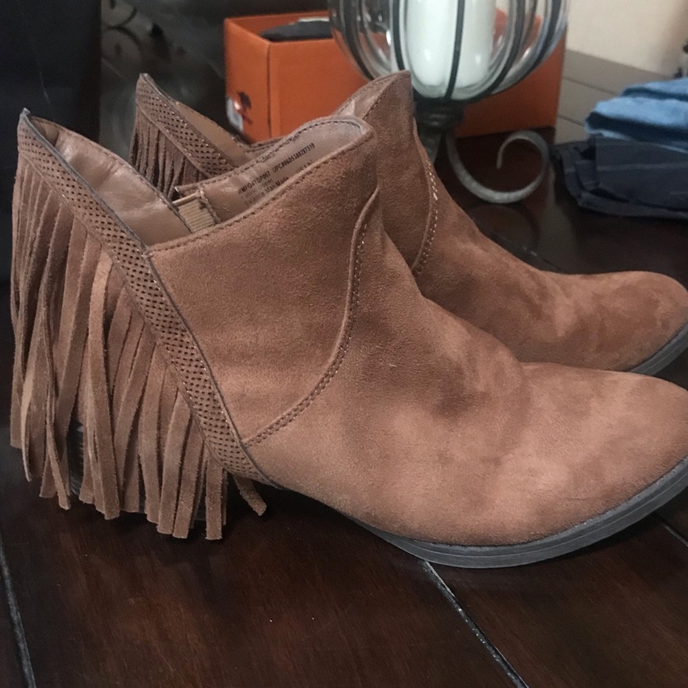 Brown suede ankle boots with fringe
